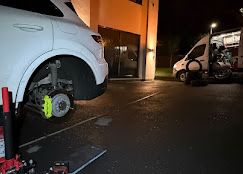 Mobile tyre technician performing 24/7 emergency tyre fitting on location in London