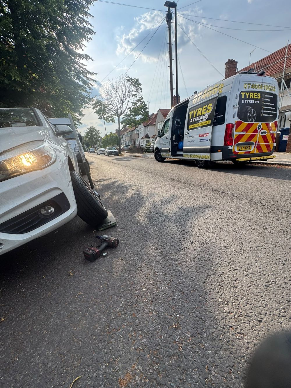 Mobile tyre technician performing 24/7 emergency tyre fitting on location in London