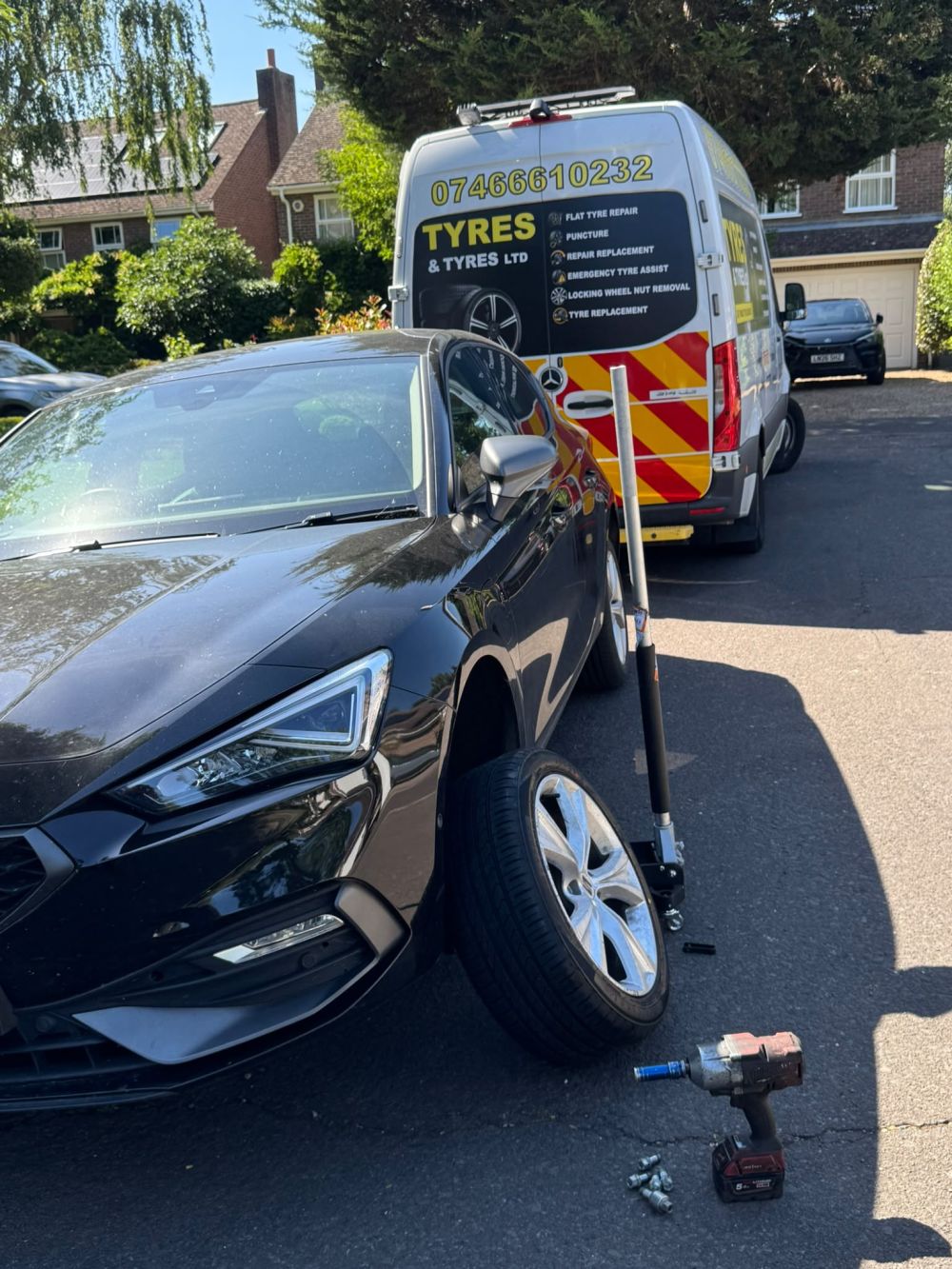 Mobile tyre technician performing 24/7 emergency tyre fitting on location in London