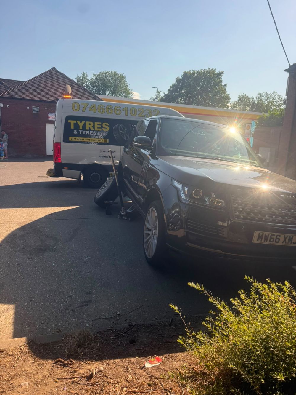 Mobile tyre technician performing 24/7 emergency tyre fitting on location in London