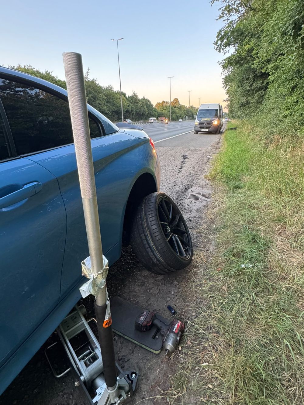 Mobile tyre technician performing 24/7 emergency tyre fitting on location in London