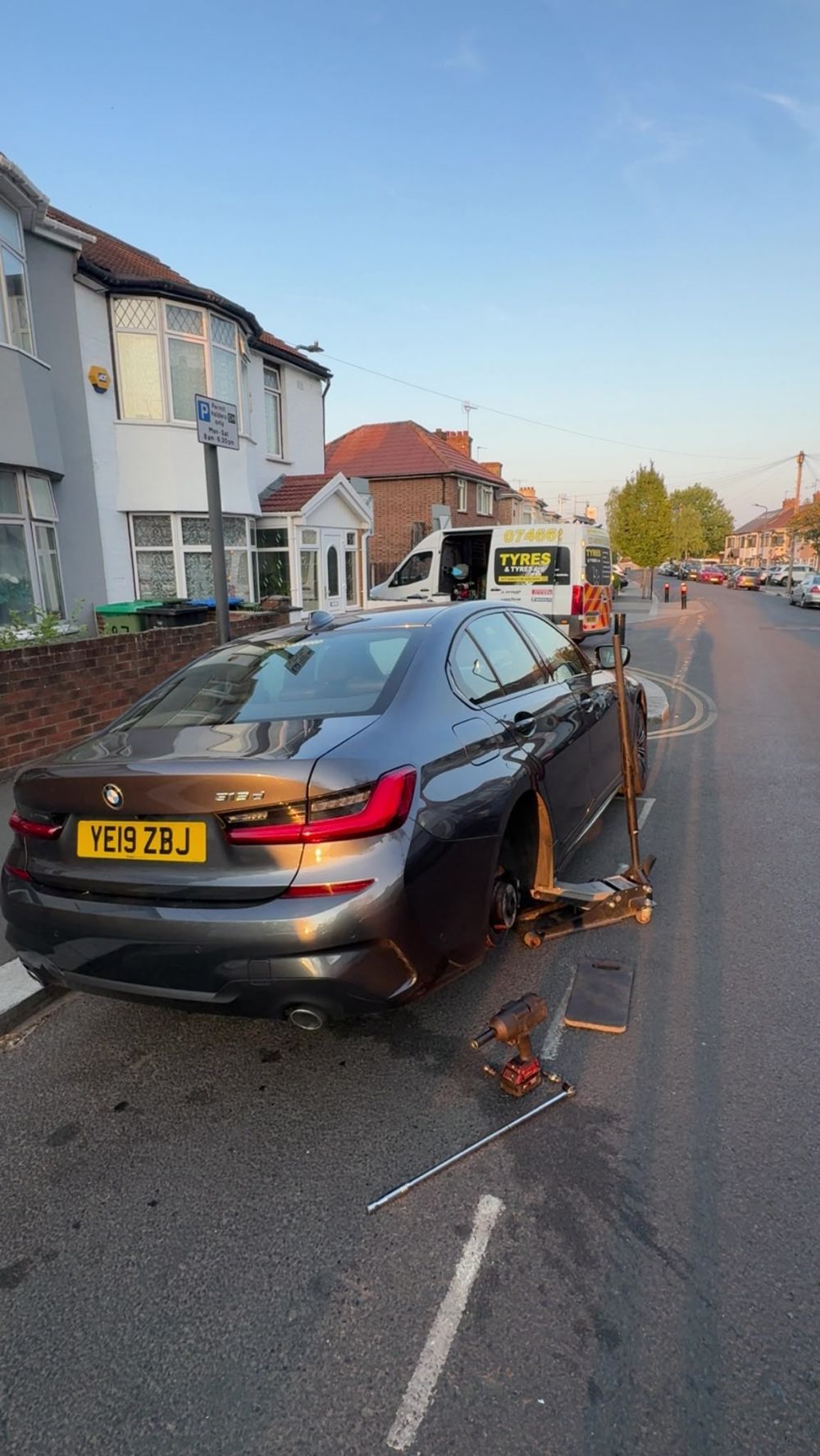 Mobile tyre technician performing 24/7 emergency tyre fitting on location in London