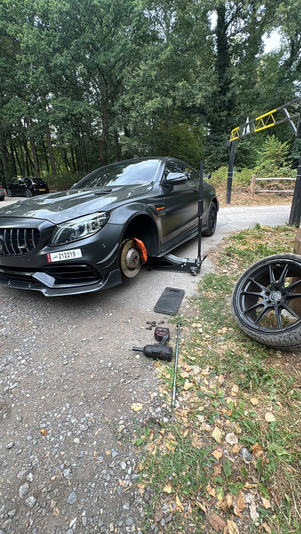 Mobile tyre technician performing 24/7 emergency tyre fitting on location in London