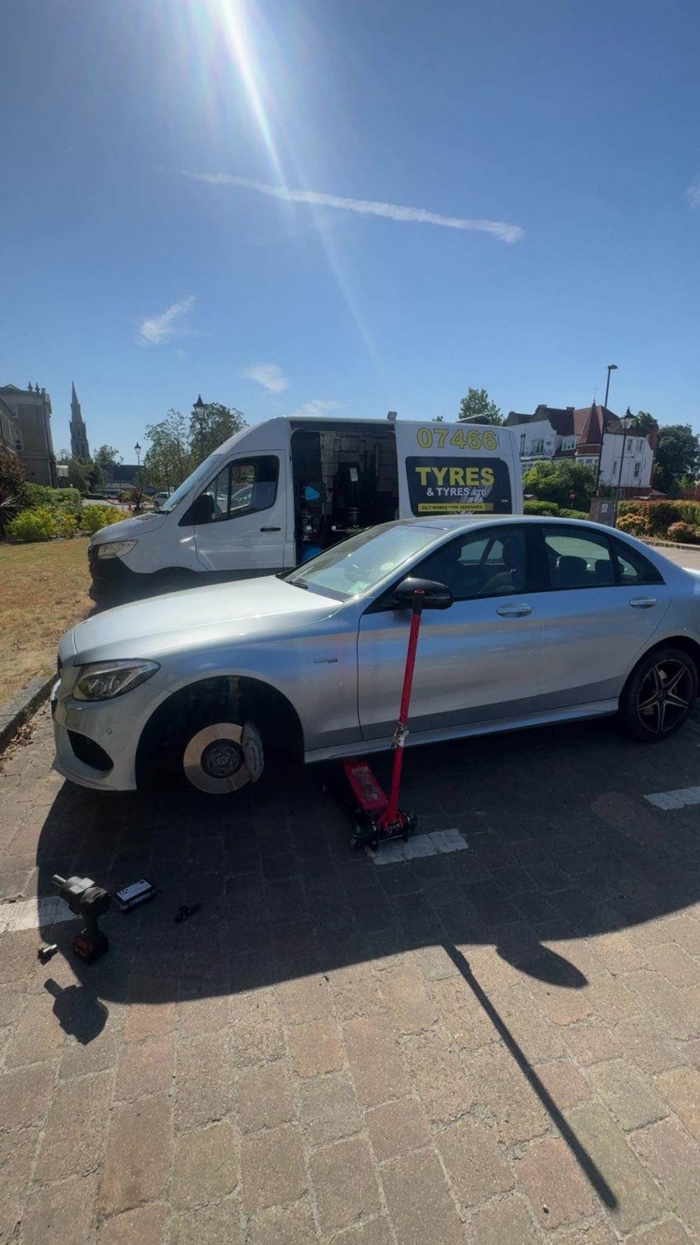 Mobile tyre technician performing 24/7 emergency tyre fitting on location in London