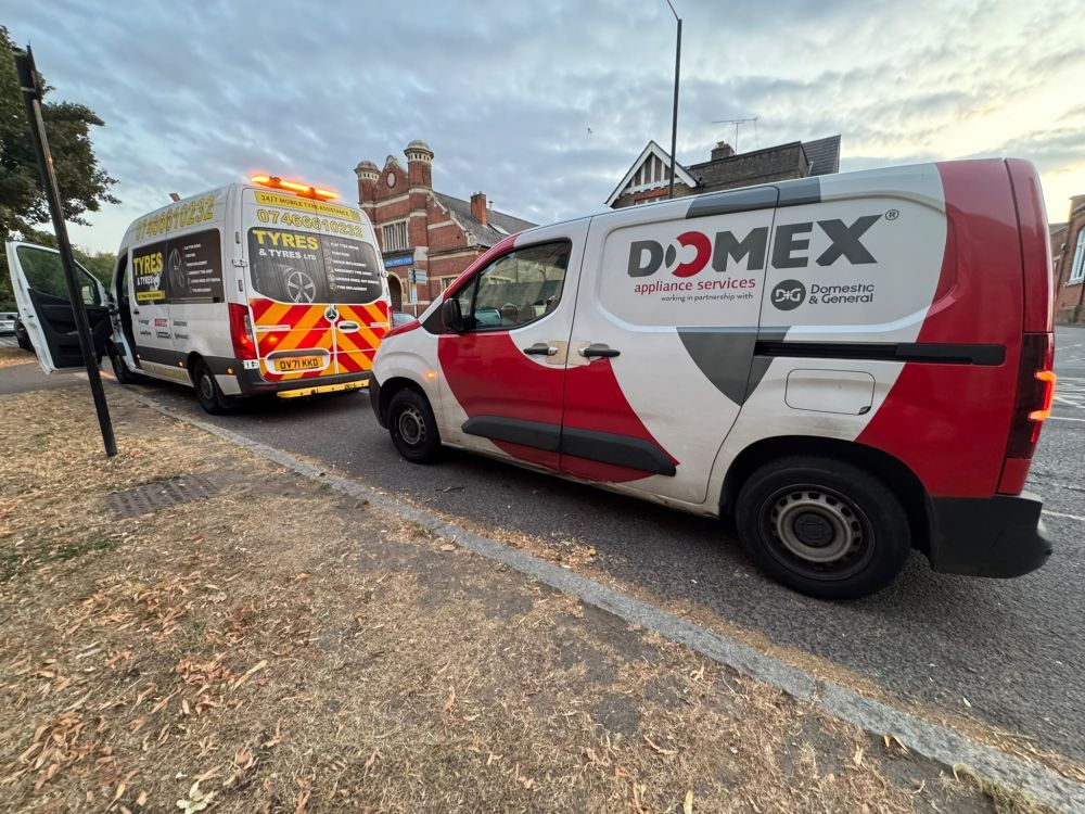 Mobile tyre technician performing 24/7 emergency tyre fitting on location in London