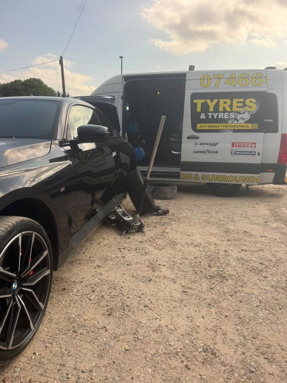 Mobile tyre technician performing 24/7 emergency tyre fitting on location in London